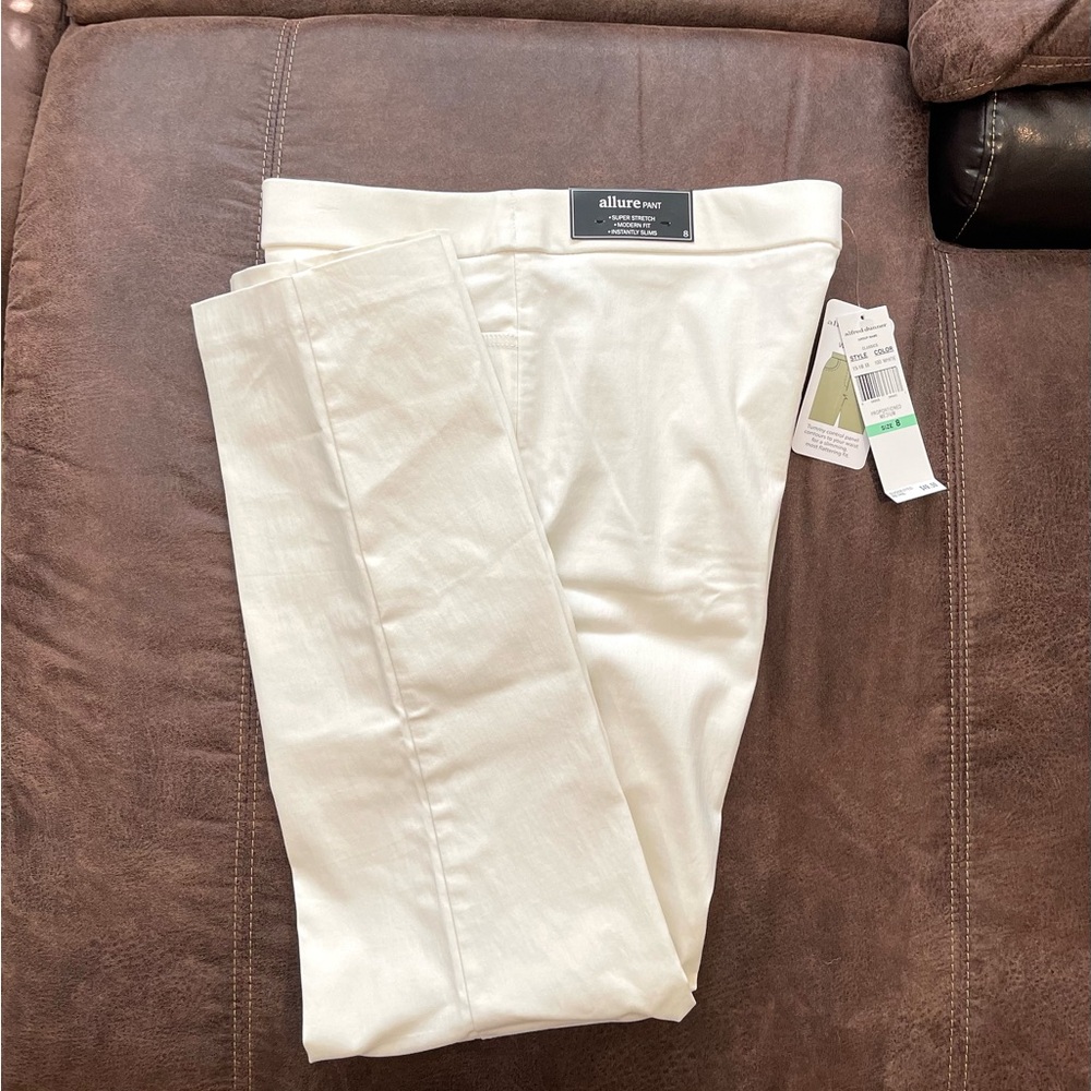 Allure White Size 8 Pull-on Pants